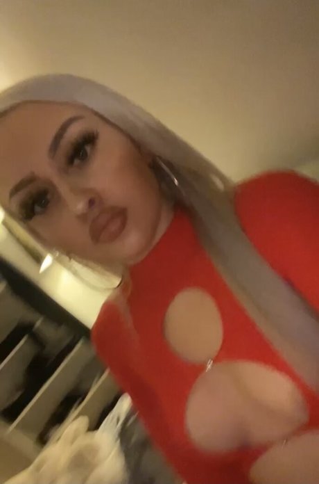 Naakte gelekte OnlyFans-foto van Alicia Bell