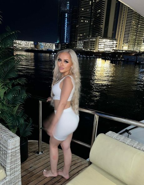 Naakte gelekte OnlyFans-foto van Alicia Bell