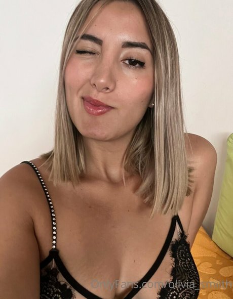 Naakte gelekte OnlyFans-foto van Oliviasmiithfree