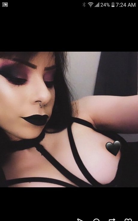 Naakte gelekte OnlyFans-foto van Cobwebkitten