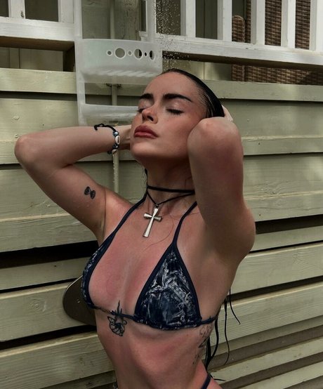 Naakte gelekte OnlyFans-foto van Emmanorton