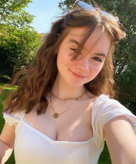 Naakte gelekte OnlyFans-foto van Laura Anne