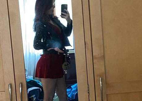 Naakte gelekte OnlyFans-foto van Laura Anne