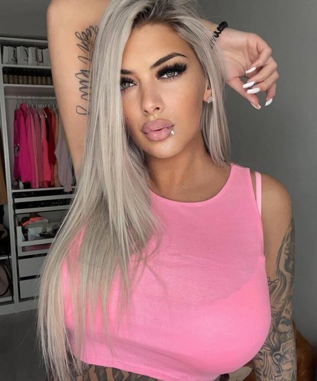 Naakte gelekte OnlyFans-foto van Deminecka