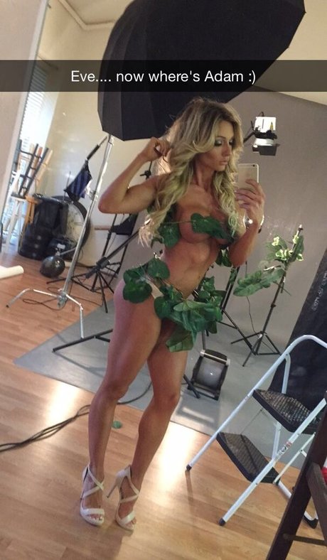 Naakte gelekte OnlyFans-foto van Paige Hathaway