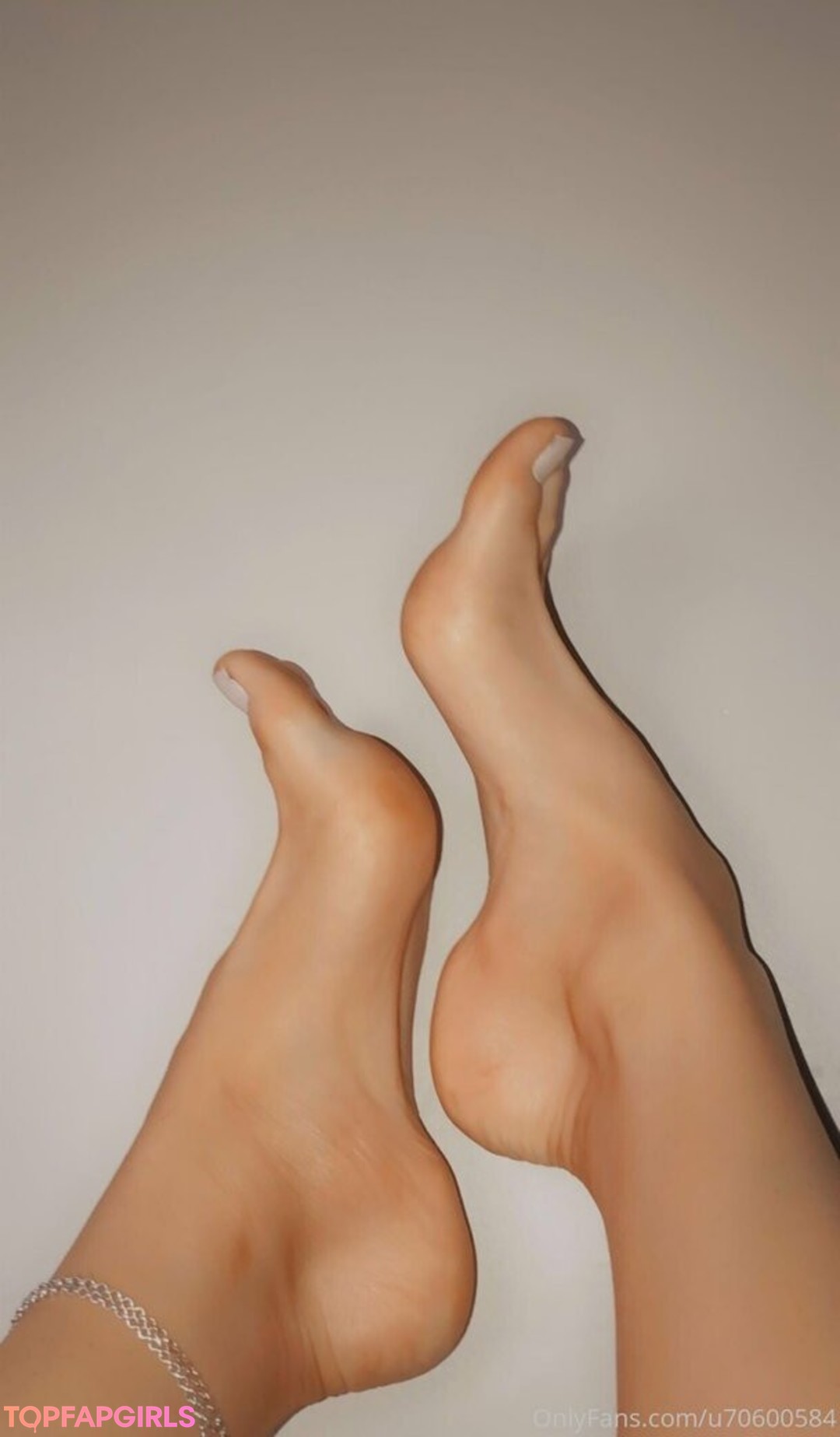 Naakte gelekte OnlyFans-foto van Unigirlfeet #26 Naakte gelekte OnlyFans-foto van Unigirlfeet #26