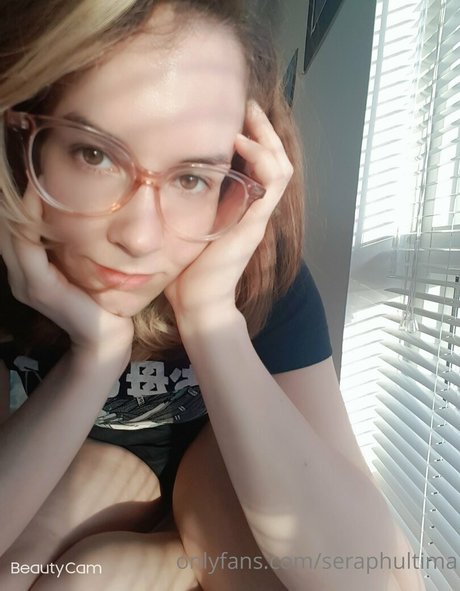Naakte gelekte OnlyFans-foto van Seraphultima
