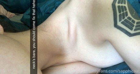 Naakte gelekte OnlyFans-foto van Carnalcove