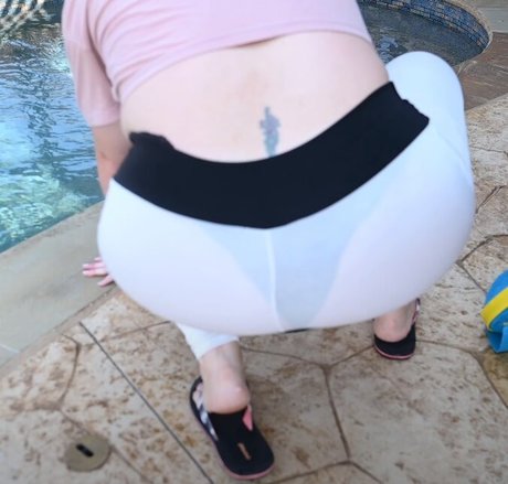Naakte gelekte OnlyFans-foto van Ellie Renee