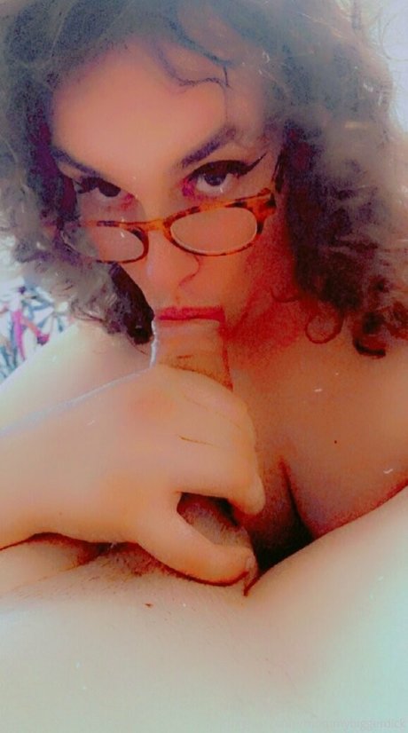 Mommybigdickk