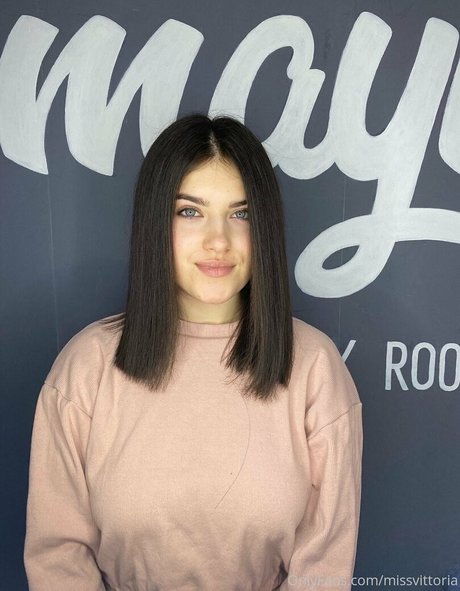 Naakte gelekte OnlyFans-foto van Viaritel