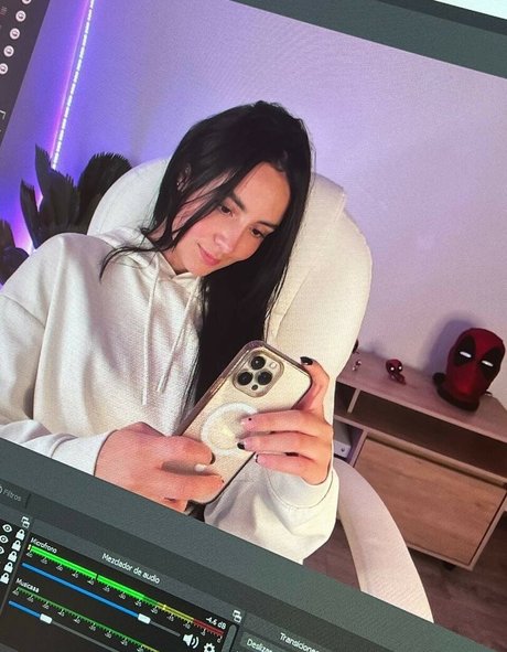 Naakte gelekte OnlyFans-foto van Annie Dreams