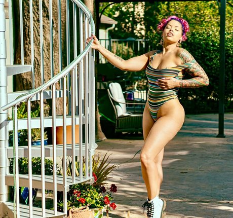 Naakte gelekte OnlyFans-foto van Miss Charlie Pearl
