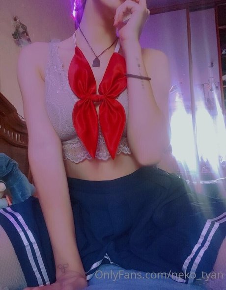 Naakte gelekte OnlyFans-foto van Loli Molly