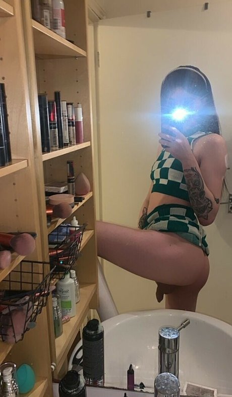 Naakte gelekte OnlyFans-foto van Cutelily00