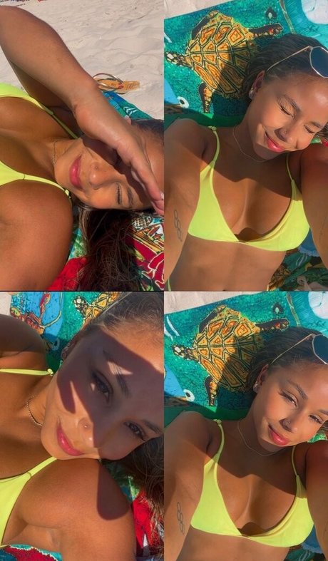 Naakte gelekte OnlyFans-foto van Flavia Saraiva