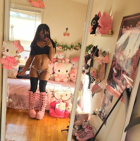 Naakte gelekte OnlyFans-foto van Lilrawrs