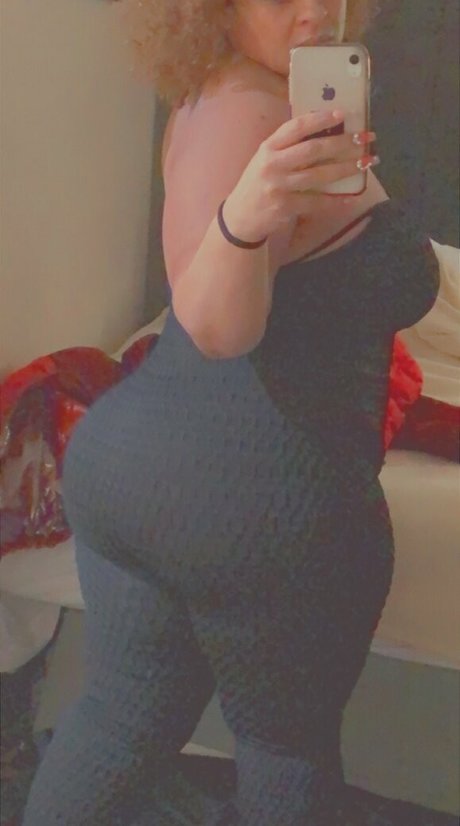 Naakte gelekte OnlyFans-foto van Lolabooty111122
