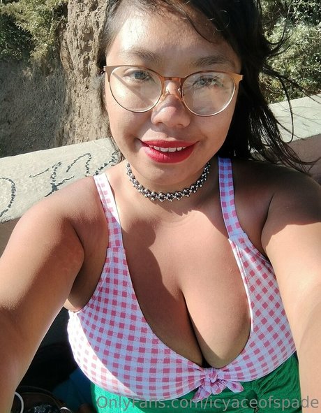 Naakte gelekte OnlyFans-foto van Icyaceofspade