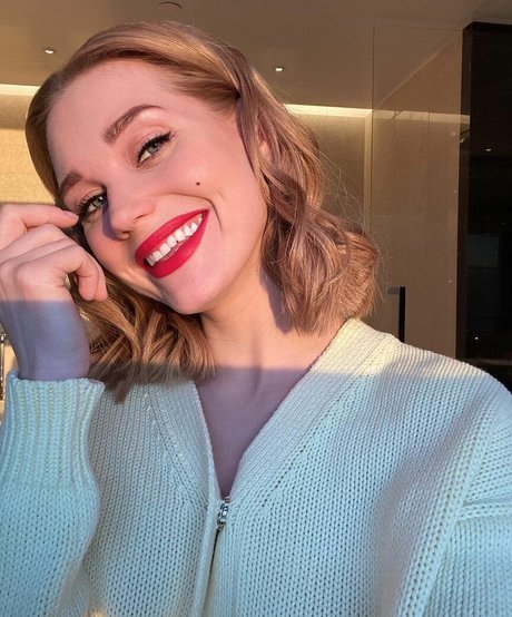 Naakte gelekte OnlyFans-foto van Kristina Asmus