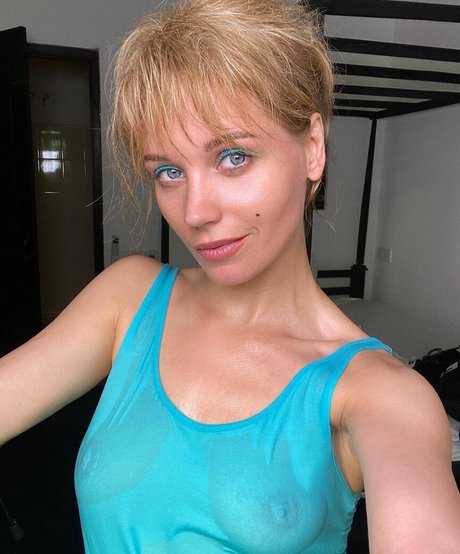 Naakte gelekte OnlyFans-foto van Kristina Asmus