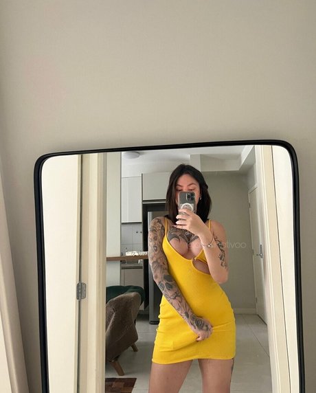 Naakte gelekte OnlyFans-foto van Bruna Tivo