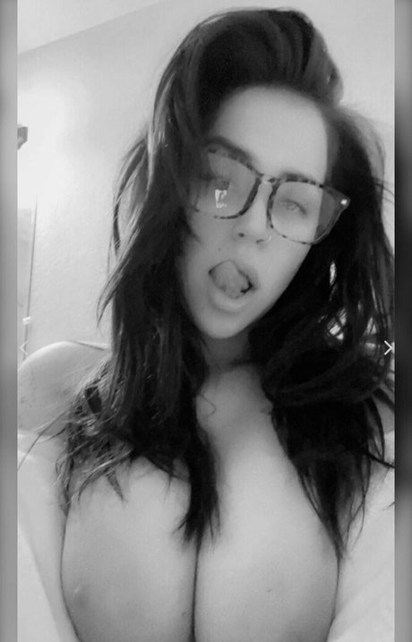 Naakte gelekte OnlyFans-foto van Sydneyxtaylor