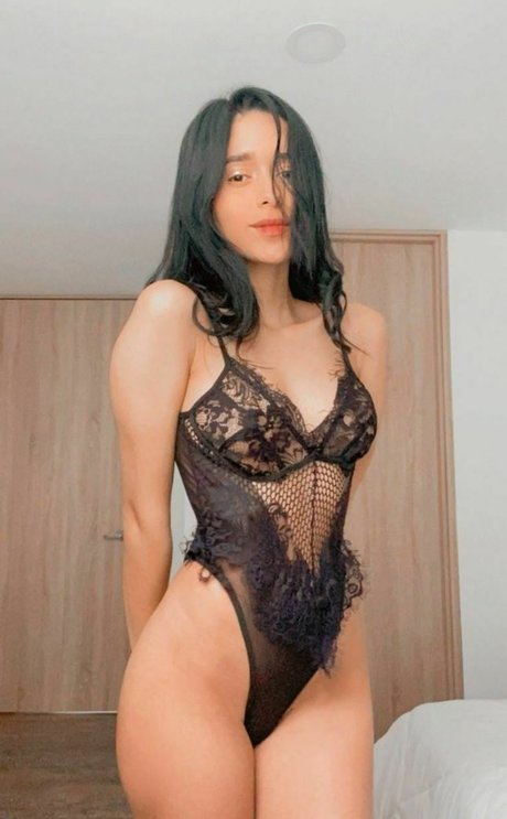 Naakte gelekte OnlyFans-foto van Ivanagineth