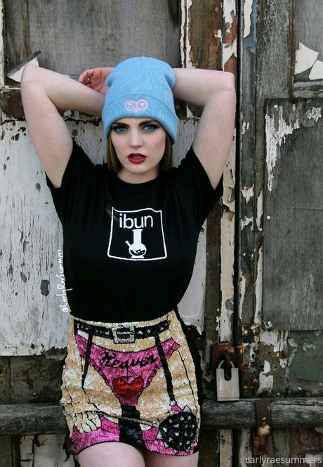 Naakte gelekte OnlyFans-foto van Carlyraesummers