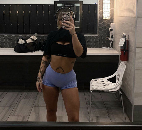 Naakte gelekte OnlyFans-foto van Maermaer