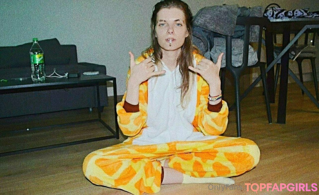 Naakte gelekte OnlyFans-foto van Lunarunicorn #17 Naakte gelekte OnlyFans-foto van Lunarunicorn #17