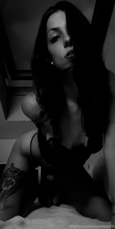 Naakte gelekte OnlyFans-foto van Raquelitabr00