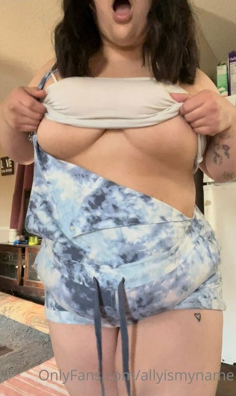 Naakte gelekte OnlyFans-foto van Allyismyname