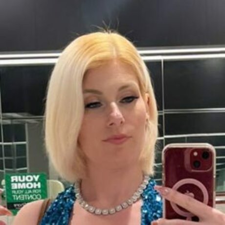 Naakte gelekte OnlyFans-foto van Jessica Lewinskii