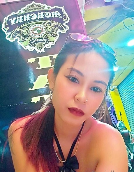 Naakte gelekte OnlyFans-foto van Terriallyours