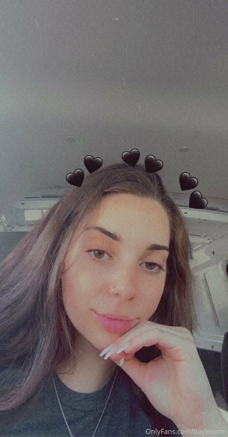 Naakte gelekte OnlyFans-foto van Bayleeann