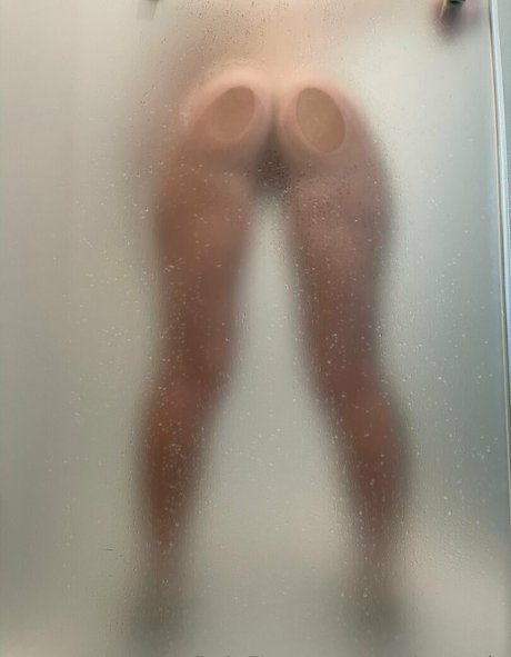 Naakte gelekte OnlyFans-foto van Wildrosevip