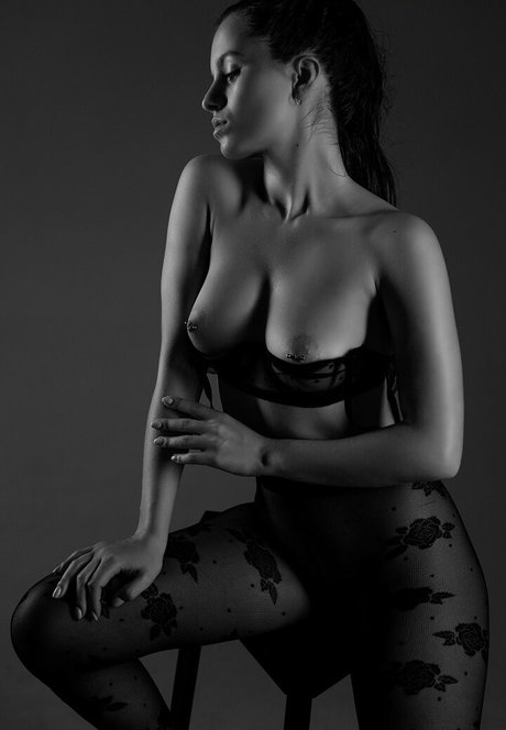 Naakte gelekte OnlyFans-foto van Katerina Alyabova