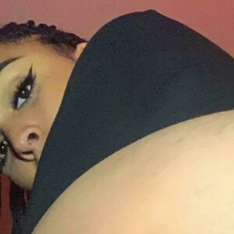 Naakte gelekte OnlyFans-foto van Tsyazmin