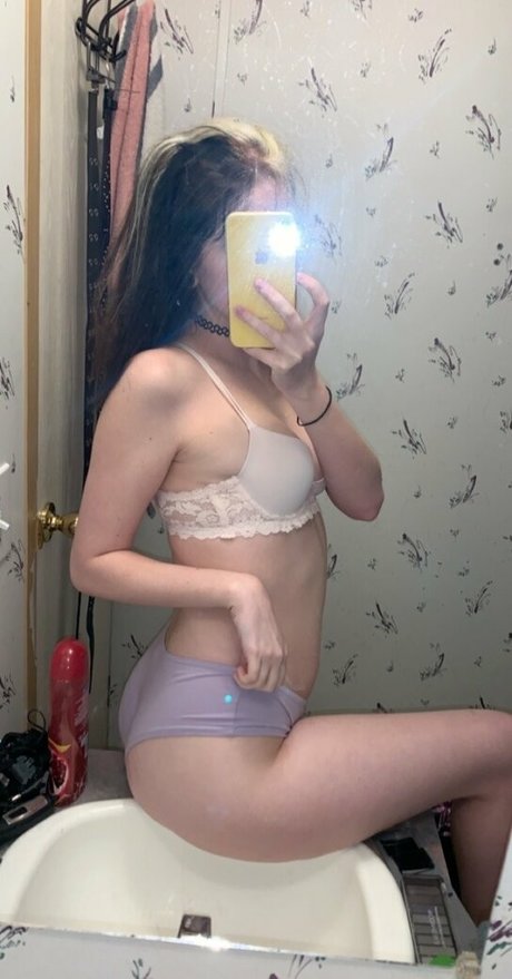 Naakte gelekte OnlyFans-foto van Gothichorrorcliche