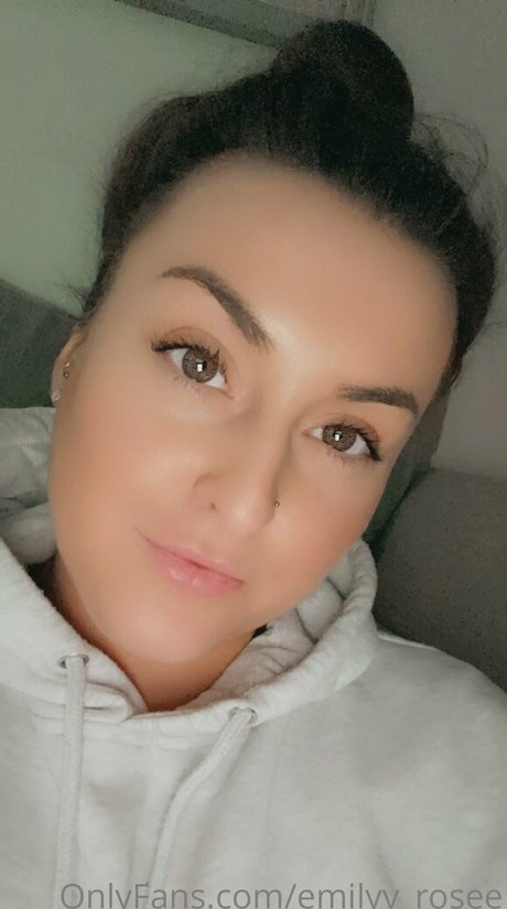 Naakte gelekte OnlyFans-foto van Emilyyrosee