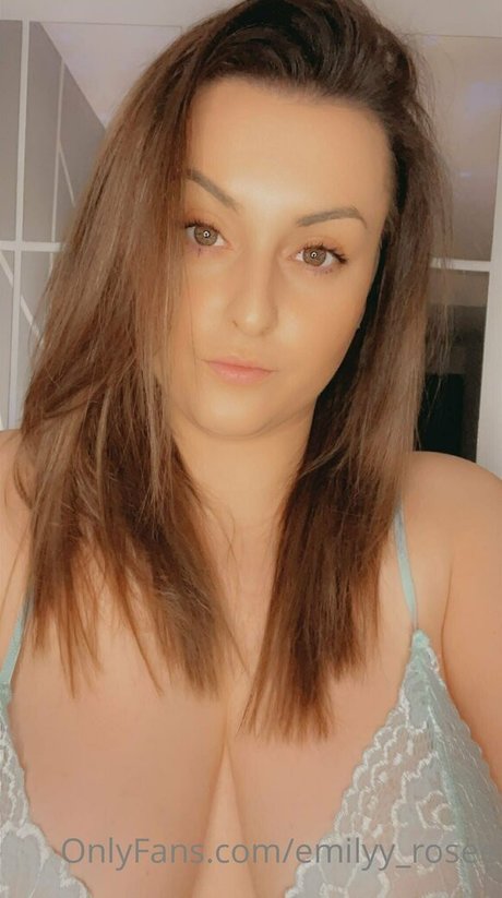 Naakte gelekte OnlyFans-foto van Emilyyrosee