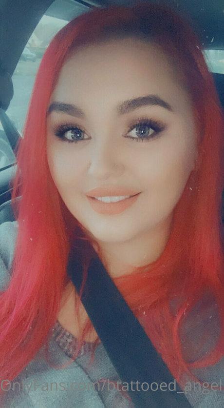 Naakte gelekte OnlyFans-foto van Btattooedangel