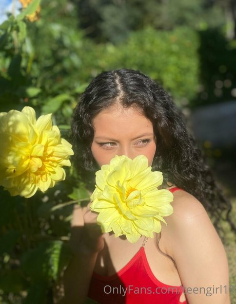 Naakte gelekte OnlyFans-foto van Girlsweet19