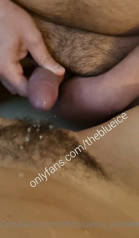Naakte gelekte OnlyFans-foto van Theblueicepreview