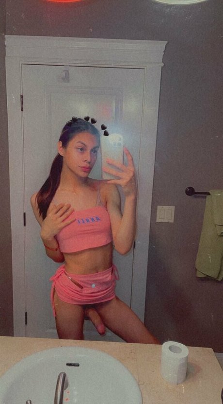 Naakte gelekte OnlyFans-foto van Angel Adora