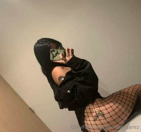 Naakte gelekte OnlyFans-foto van Anniiejuarez