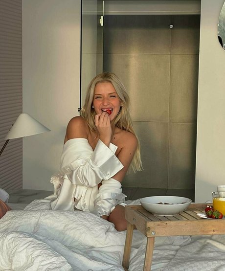 Naakte gelekte OnlyFans-foto van Ainabarcons