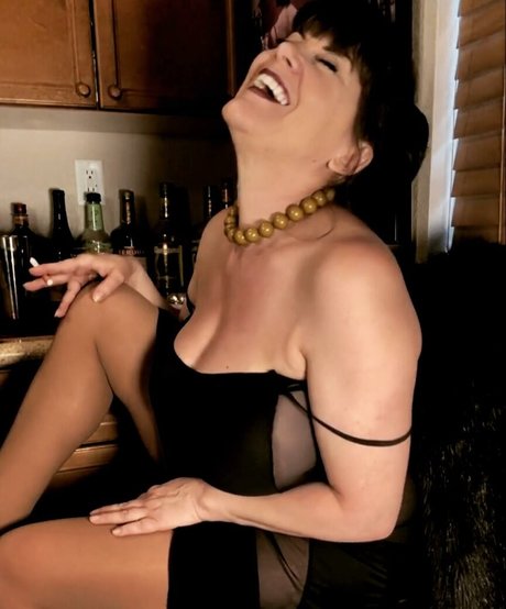 Naakte gelekte OnlyFans-foto van Rebecca Love