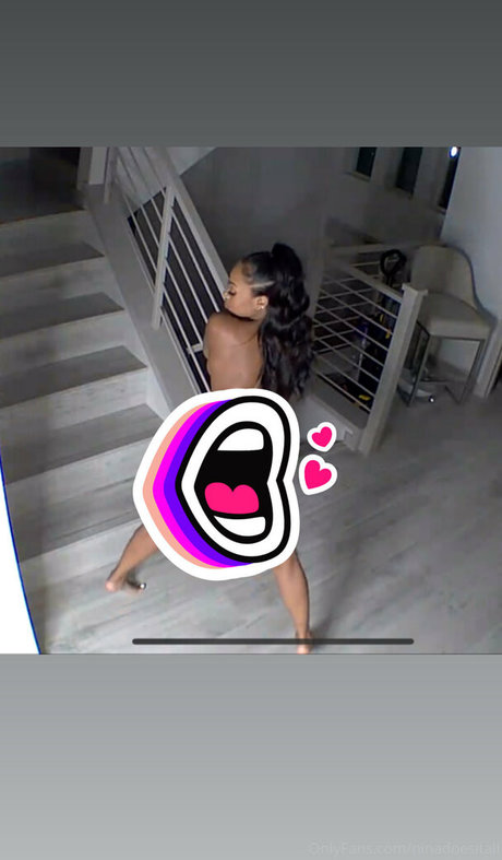 Naakte gelekte OnlyFans-foto van Ninadoesitall